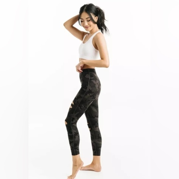 ZYIA Active Forest Camo Slashed Luxe Hi-Rise Leggings, Size 6-8 - Picture 4 of 11